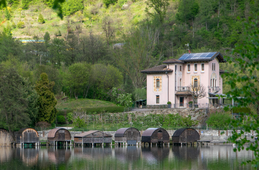 Una deliziosa villa sul bordo si un lago